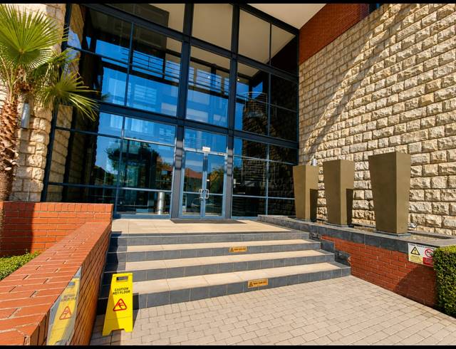 425M² OFFICE TO LET IN BRYANSTON